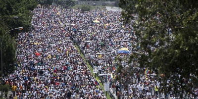 UE conden� actos de violencia en Venezuela