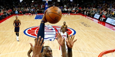 Cavaliers y LeBron a punto de eliminar a Pacers, Bucks aventajan a Raptors