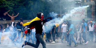 Veinte muertos dejan tres semanas de violentas protestas en Venezuela