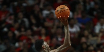 Thomas y Horford reviven a los Celtics en playoffs de la NBA