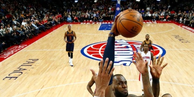 Warriors vencen a Blazers y avanzan a segunda ronda de la Conferencia Oeste