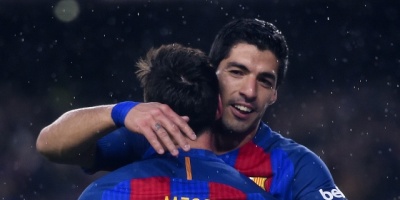 El Barcelona gana el derbi al Espanyol con doblete de Su�rez y sigue l�der