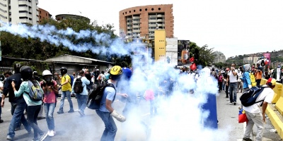 Fuertes disturbios en mientras Maduro activa su Constituyente