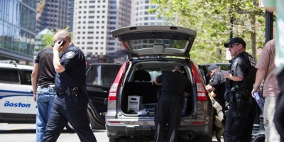 Jeep que embiste multitud, deja tres muertos y nueve heridos cerca de Boston