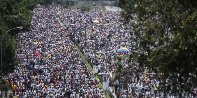 Mujeres venezolanas marcharon contra la "represi�n" y "por la paz" 