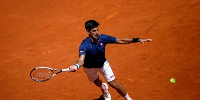 Djokovic sufre para meterse en octavos de Madrid