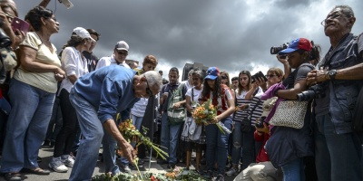 Ancianos manifestantes contra chavismo, reprimidos con gas pimienta