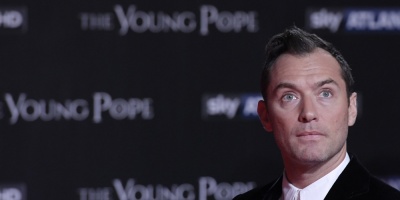 El rey Arturo cae sobre su espada con terrible debut en Hollywood