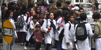 Casi la mitad de los escolares consumen snacks como merienda