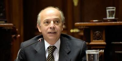 Garc�a calific� de inoportuno el aumento para asesores del Ministerio de Defensa