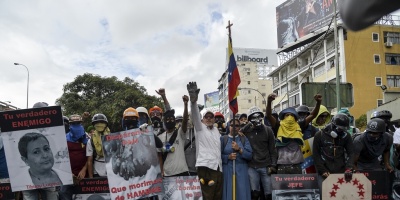 Oposici�n vuelve a marchar en Venezuela entre gases lacrim�genos