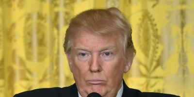 Dimiten seis expertos que asesoraban a Trump sobre el sida