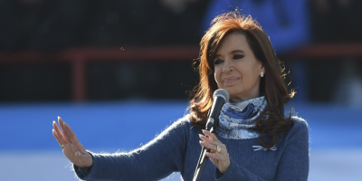 Kirchner mantiene enigma de su candidatura al lanzar partido opositor argentino