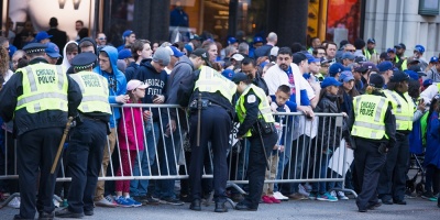 Polic�a apu�alado en aeropuerto de Michigan