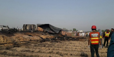 Al menos 123 muertos al incendiarse un cami�n cisterna en Pakist�n