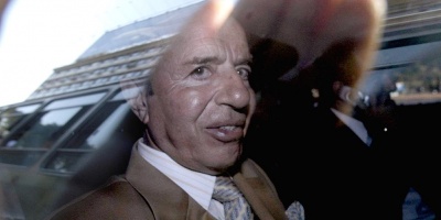 Expresidente argentino Menem busca a los 86 a�os nuevo mandato de senador