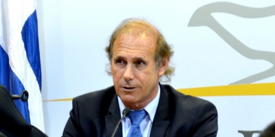 Entregan pabell�n patrio a selecci�n celeste de f�tbol sobre ruedas