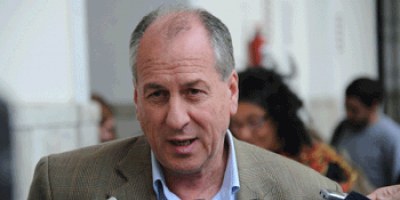 Gobierno define propuesta a cincuentones