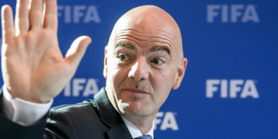 Infantino felicita a Ronaldo por sus hijos y a Messi por su boda