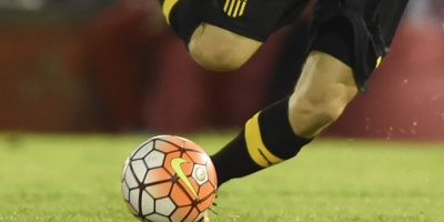 Pe�arol derrot� 2-1 a Liverpool