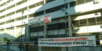Trabajadores de OSE instalan carpa sindical frente a sede del ente del agua
