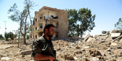 Fuerzas apoyadas por EEUU rompen las defensas del EI en su feudo sirio de Raqa