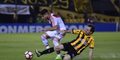 River y Gremio con media clasificaci�n