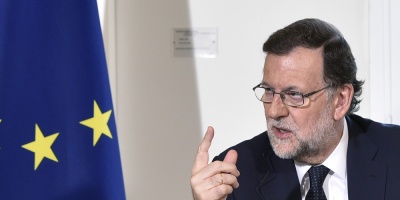 Rajoy pide serenidad frente a "delirios autoritarios" en Catalu�a