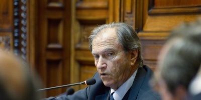 Proponen ley para dar licencia a "no fumadores"