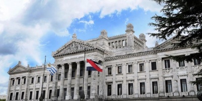 V�zquez encabez� acto por 187.� aniversario de la Jura de la Constituci�n