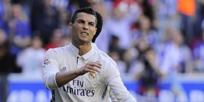 Ronaldo visita al due�o del Valencia en Singapur