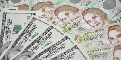 Moneda uruguaya se aprecia 0,49%, con d�lar a 28,48 pesos
