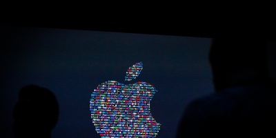 Trump dice que Apple prometi� construir tres plantas en EEUU