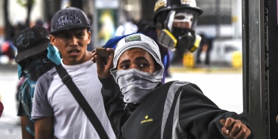 Hombre de 30 a�os muere en protesta de Venezuela