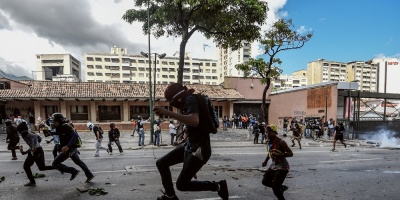 Oposici�n toma las calles de Venezuela pese a amenazas de prisi�n
