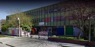 Docentes ocuparon Liceo 13 en rechazo a una ONG en el centro educativo