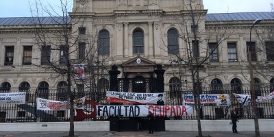 Funcionarios ocupan la Facultad de Medicina por mayor presupuesto