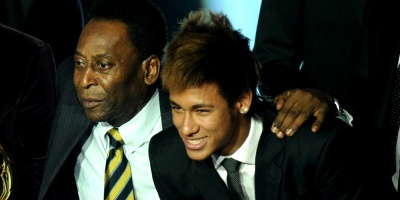 Pel� felicita a Neymar por su fichaje por el PSG