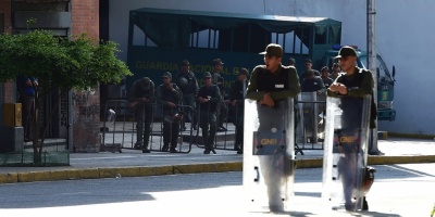 L�der chavista denuncia ataque de "terroristas" a base militar venezolana