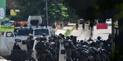 C�pula militar intenta acallar sospechas de quiebre en torno a Maduro