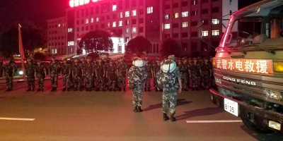 Autoridades chinas temen un centenar de muertos y miles de heridos por terremoto