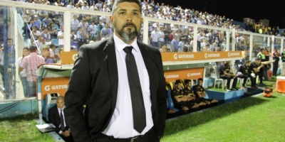 Pe�arol presenta al nuevo plantel
