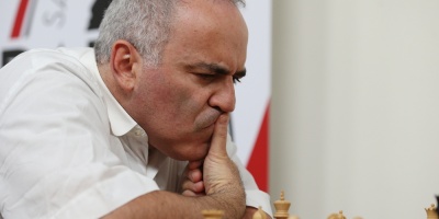 Kasparov cay ante Nepomniachtchi