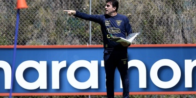 Ecuador quiere rescindir a Quinteros a un mes de jugar con Chile y Argentina