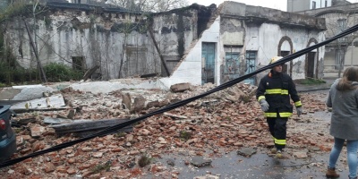 Estructuras colapsadas y personas evacuadas tras las intensas lluvias 