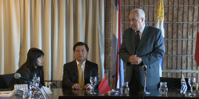 Uruguay y China se comprometen a establecer conectividad area en 2018