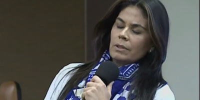 Senadora se desmaya en pleno acto poltico