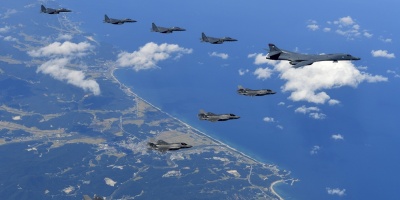Cazas y bombarderos de EEUU simulan un ataque cerca de Corea del Norte