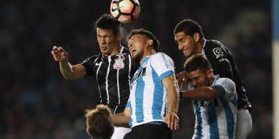 Racing igual con Corinthians y pas a cuartos de final