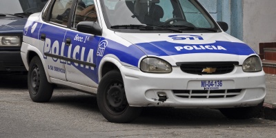 Delincuentes robaron un auto con un beb en su interior. 